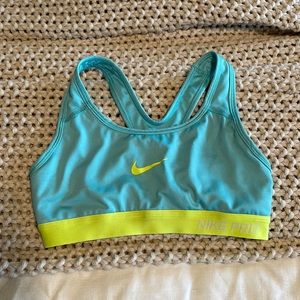 NIKE | dri-fit sports bra
